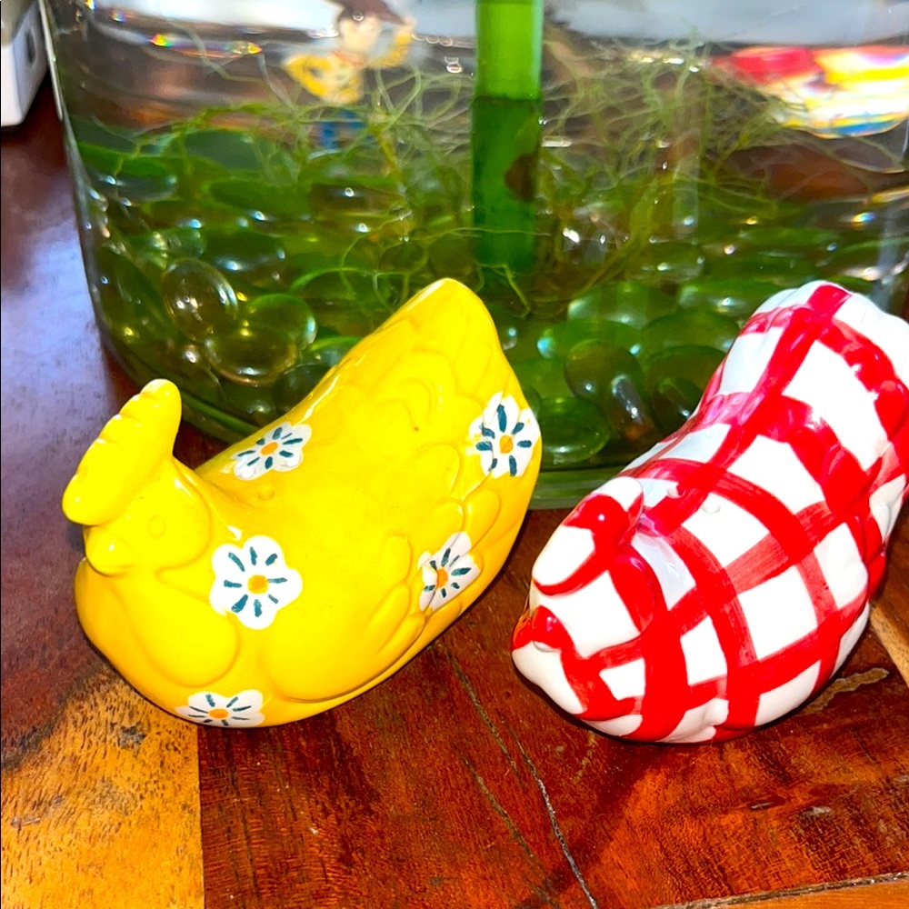 Salt & Pepper Shakers
